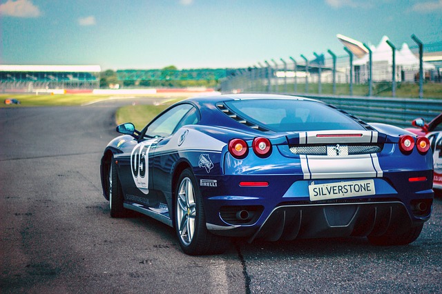 ferrari závodní auto